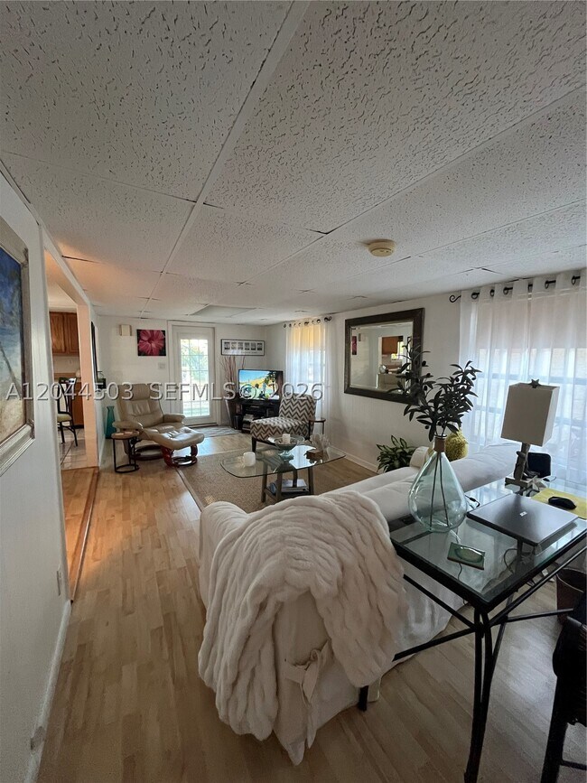 Foto del edificio - 5125 SW 26th St