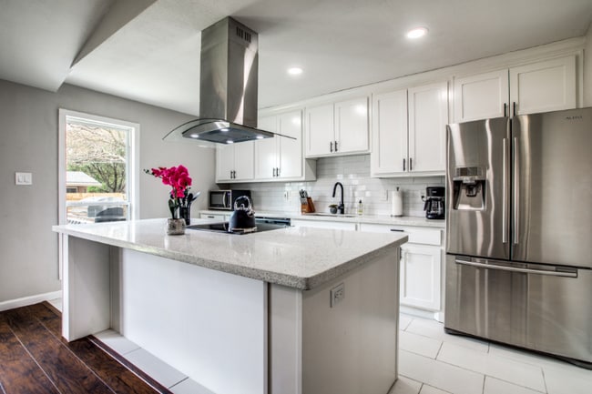 Building Photo - 831 Loganwood Ave