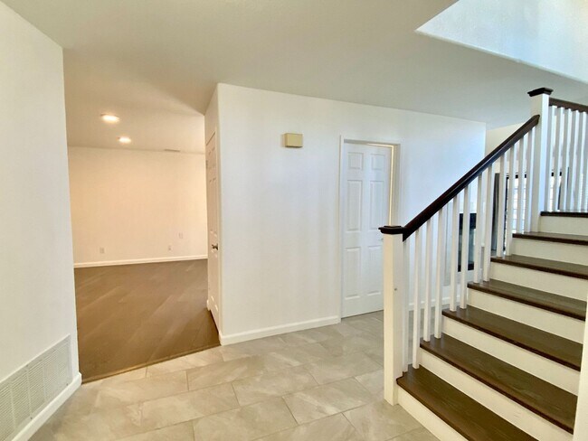 Foto del edificio - Stunning Newly Renovated 3B/2.5BA House w/...