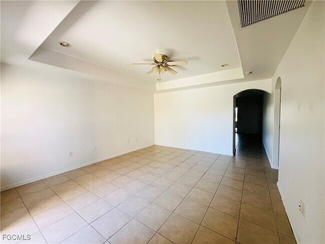 Foto del edificio - 3018 SE Santa Barbara Pl