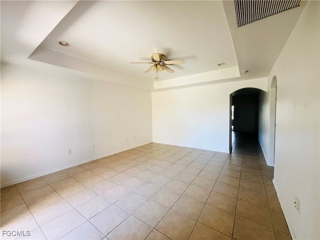 Building Photo - 3018 SE Santa Barbara Pl