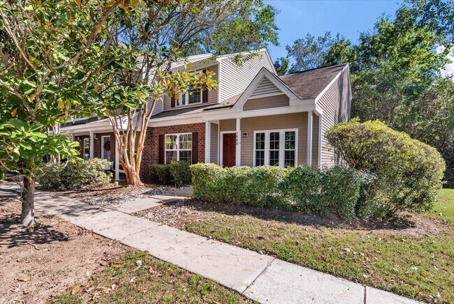 Building Photo - Bright, Spacious, and Ideally Located in t...