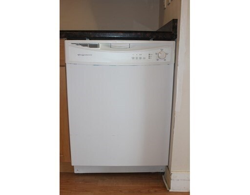 Building Photo - 255 Danforth St