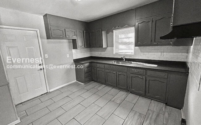 Foto del edificio - 5221 Jefferson St