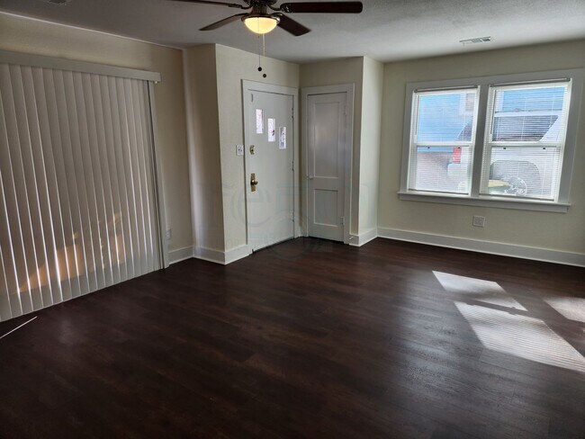 Foto del edificio - *Availabe Soon* Completely Remodeled Home!