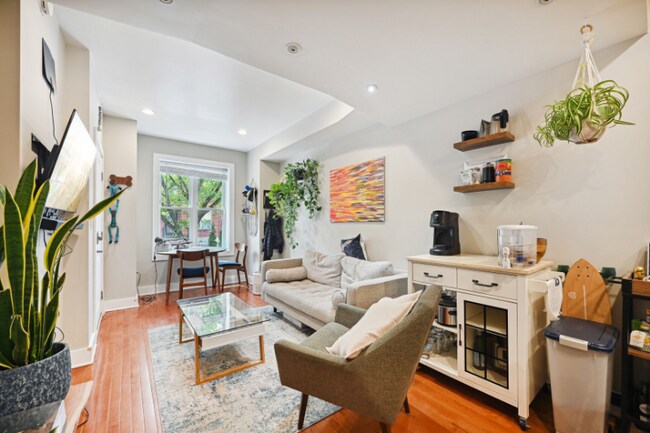 Foto del edificio - 43 Hanover Pl NW