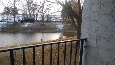 Building Photo - 450 Plum Creek Dr