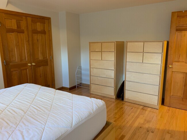 mater bedroom - 5636 Bartlett St