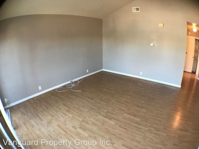 Building Photo - 2 br, 2 bath Apartment - 332 E. Amerige Ave.