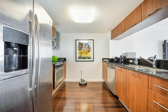 Building Photo - 1800 N Bayshore Dr