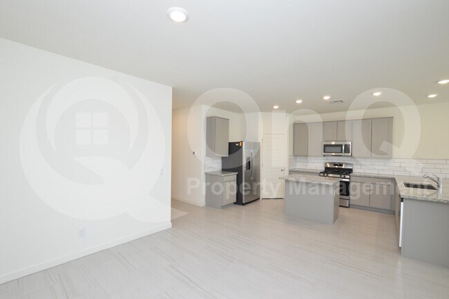Foto del edificio - 2567 N Kenna Pl