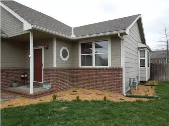 Building Photo - 4 bedroom 3 bath home - Belaire