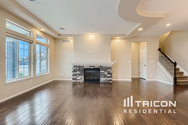 Building Photo - 3485 Maplewood Ln