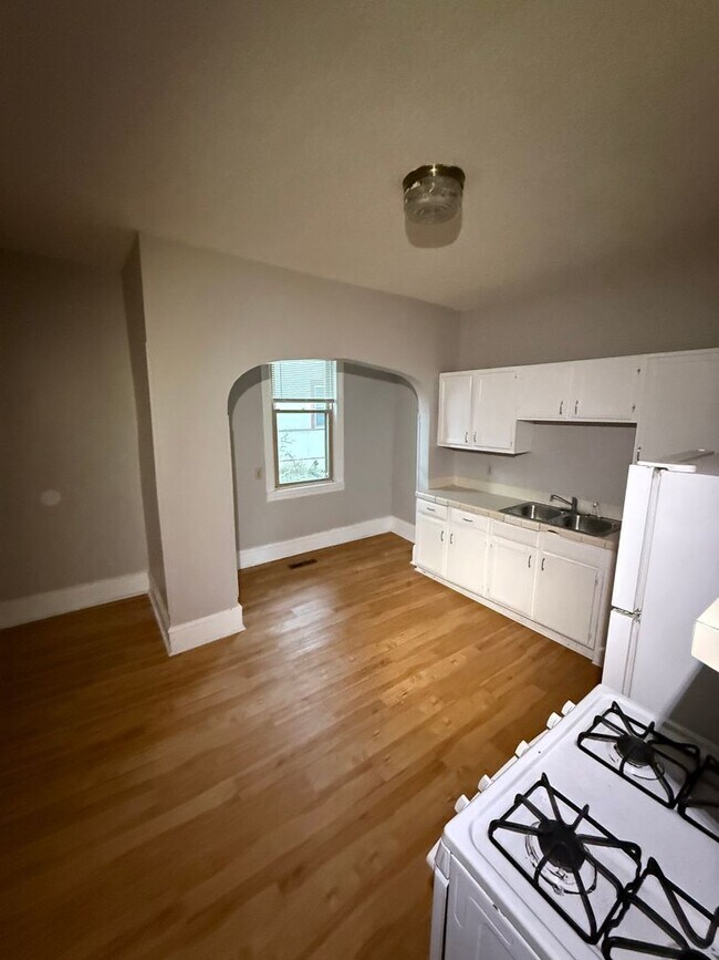 Foto del edificio - 907 N Oliver Ave