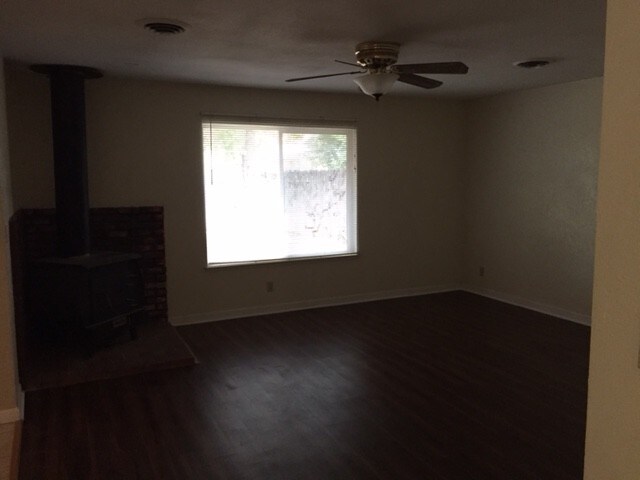 Foto del edificio - 1545 Pleasant St