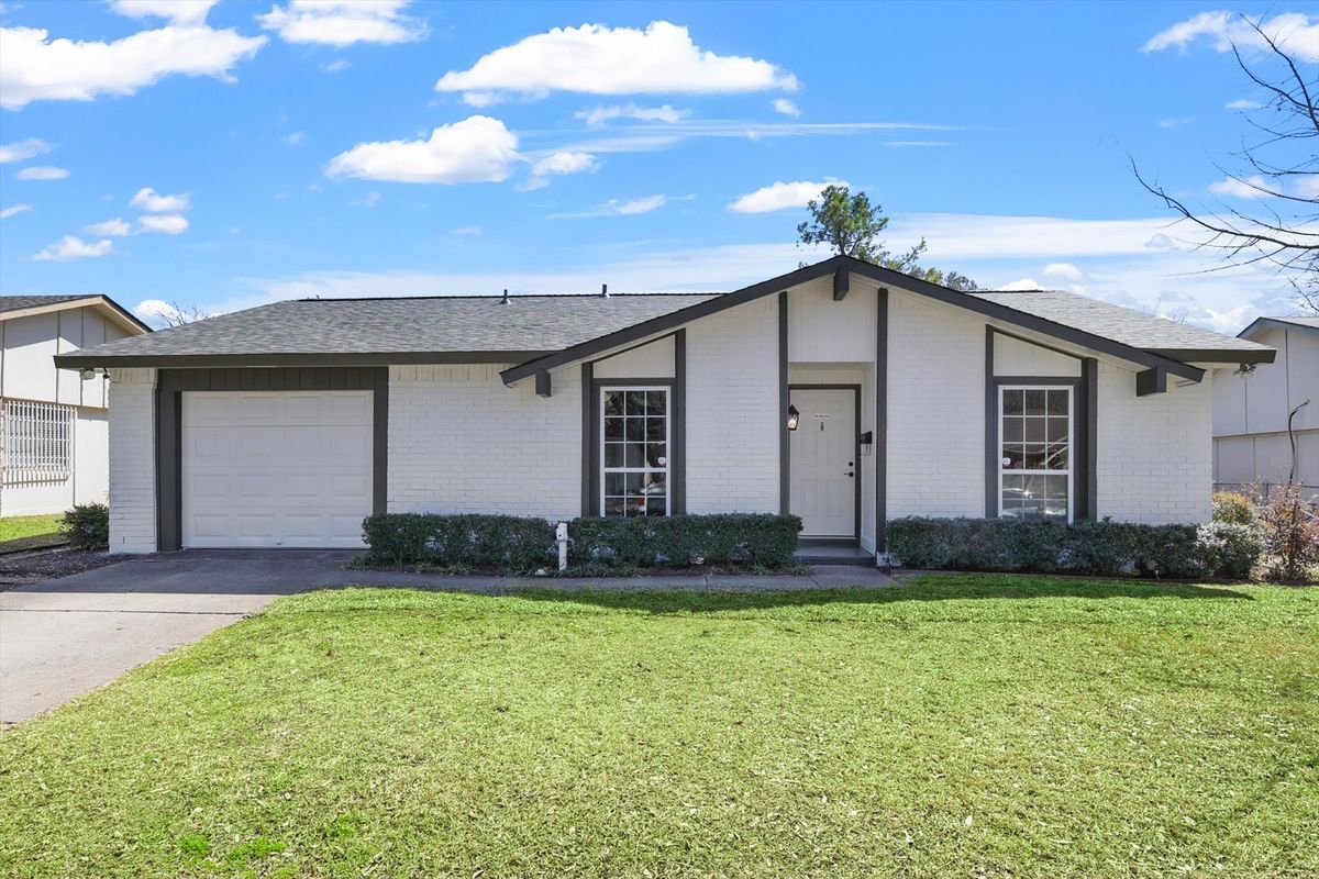 Foto principal - 422 Clover Ln