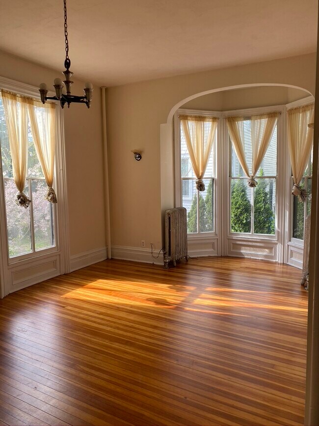 Apartamento #1 Sala de estar - 336 Main St
