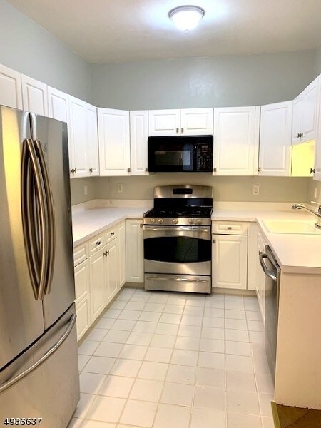 Building Photo - 8501 Brittany Dr