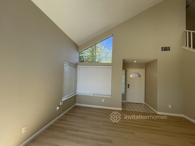 Building Photo - 1419 Gateway Dr