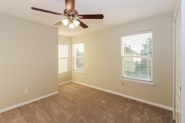 Foto del edificio - 1315 Lucas St