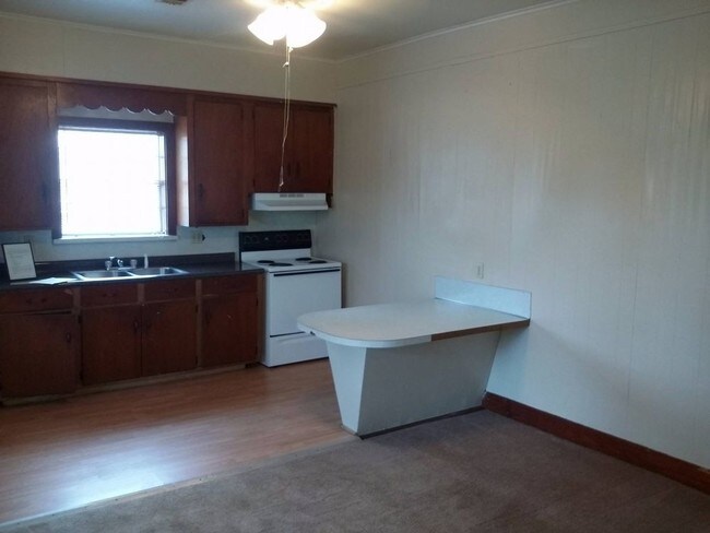 Building Photo - 1096 Terry Rd