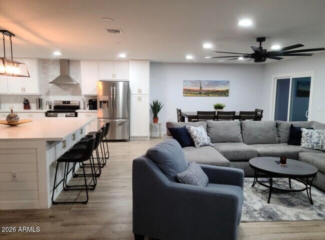 Building Photo - 936 E Hermosa Dr