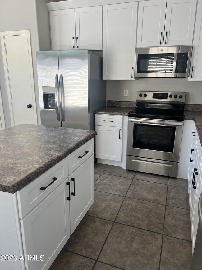 Foto del edificio - 12922 W Corrine Dr