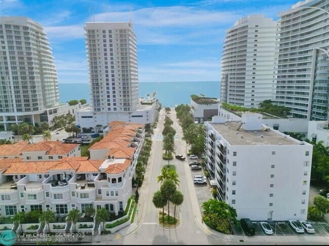 Foto del edificio - 3000 Riomar St