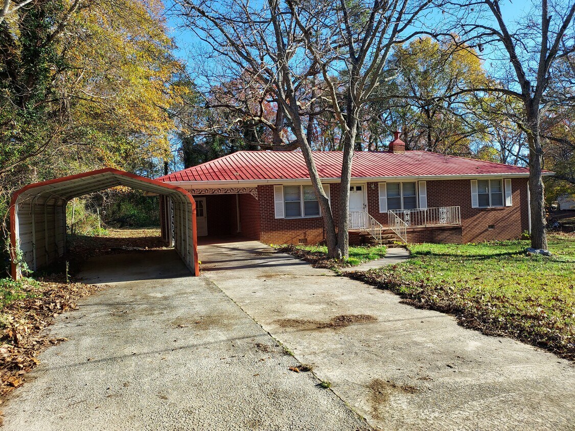 Primary Photo - 115 Simpson St