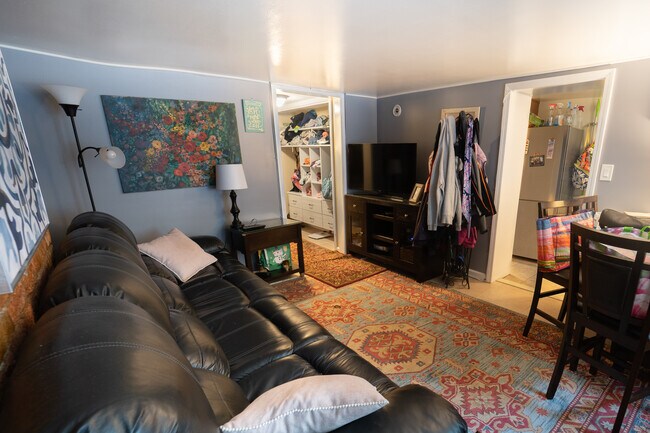 Foto del edificio - 284 Hudson Ave