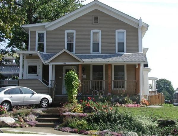 Building Photo - 733 Oakland Ave