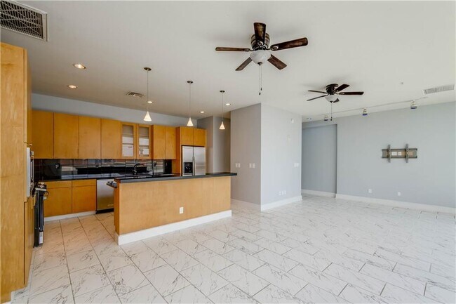 Foto del edificio - 555 E 5th St