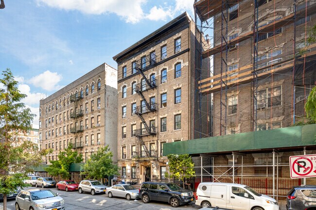 Building Photo - 304 W 151st St