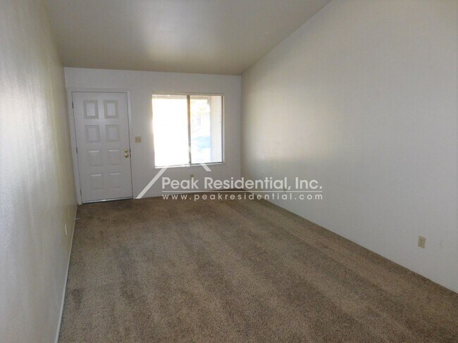 Foto del edificio - Spacious 2bd/2ba Foothill Farms Duplex wit...