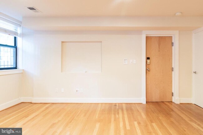 Building Photo - 1300 K St SE