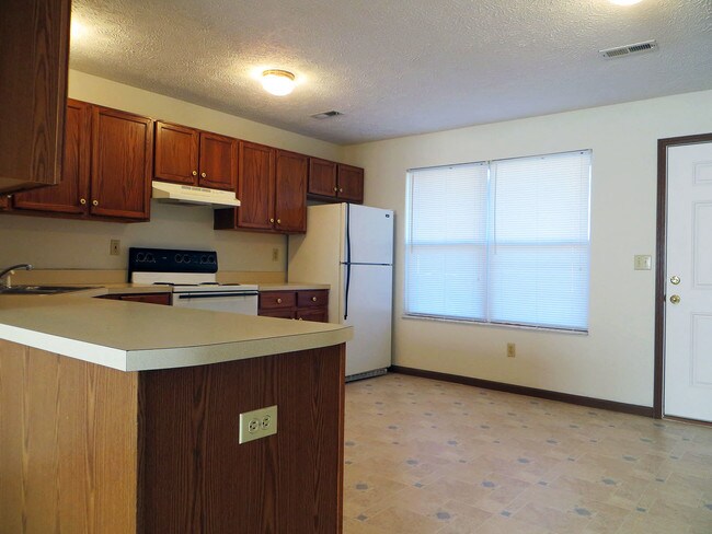 Building Photo - 2125 Tenbrink Dr
