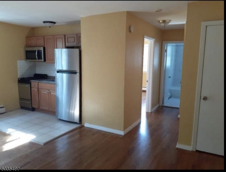 Primary Photo - 711 Plainfield Ave