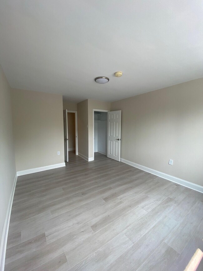 Building Photo - 1207 County Line Rd