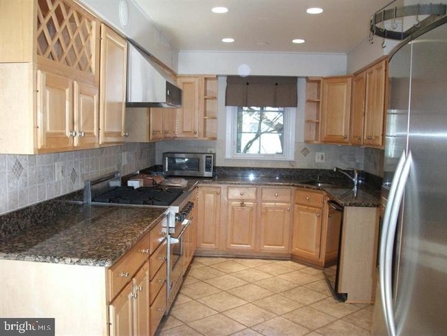 Building Photo - 6720 Pine Creek Ct