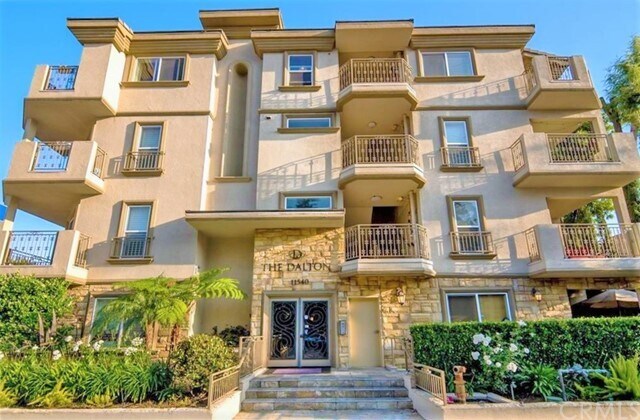 Building Photo - 11540 Moorpark St