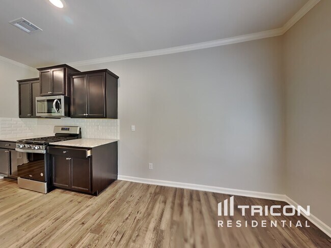 Foto del edificio - 4827 Golden Finch Ln