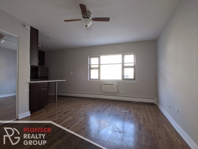 Foto del edificio - 524 W Oakdale Ave