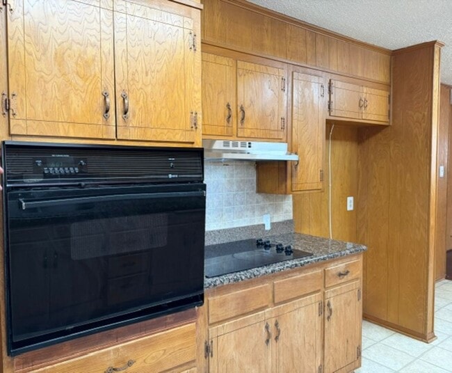 Building Photo - 5101 Lake Moor Dr