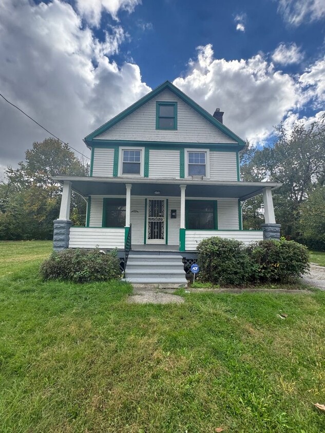 Primary Photo - Charming 3-Bedroom Property in Prime Location