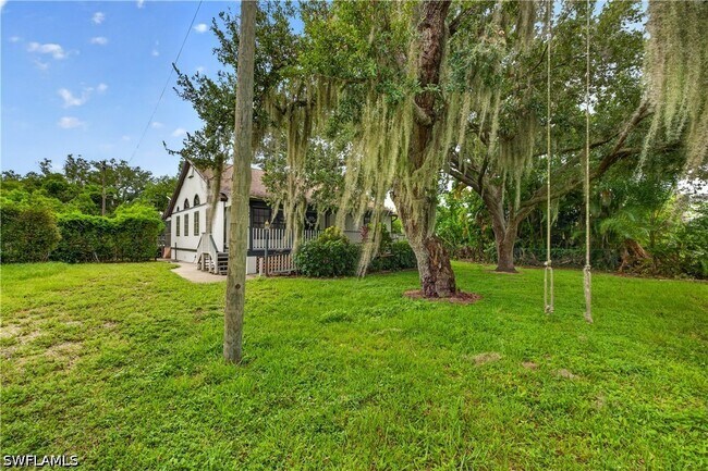 Foto del edificio - 16970 Carolyn Ln