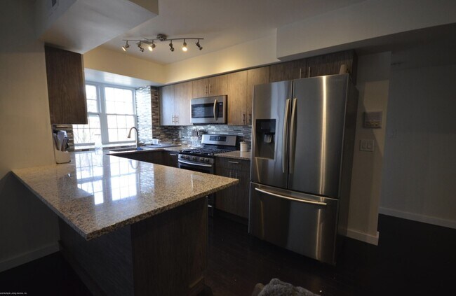 Foto del edificio - 85 Elmwood Park Dr
