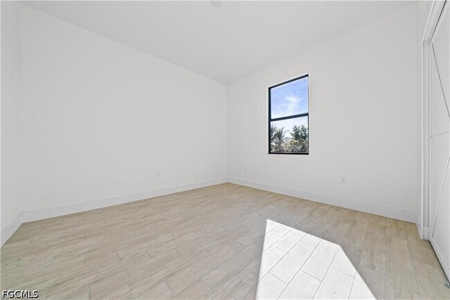 Foto del edificio - 2222 Kenneth Ave S