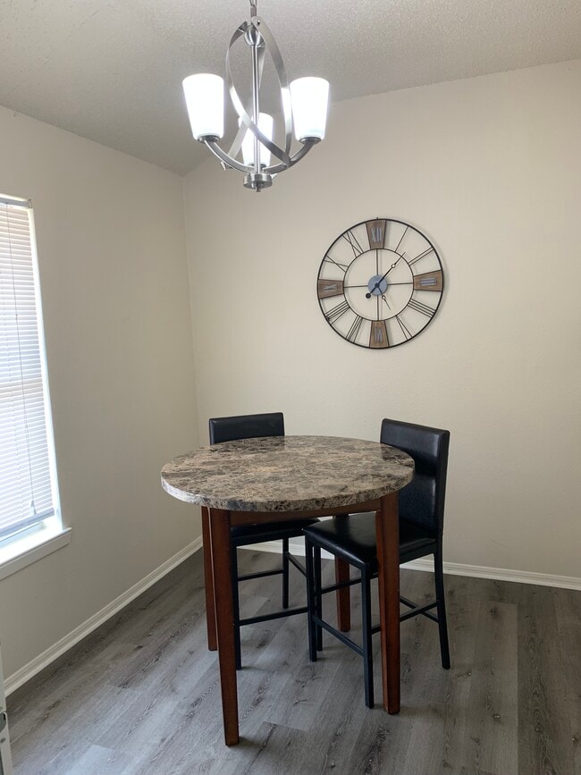 Breakfast area - 1307 Bagby Ave