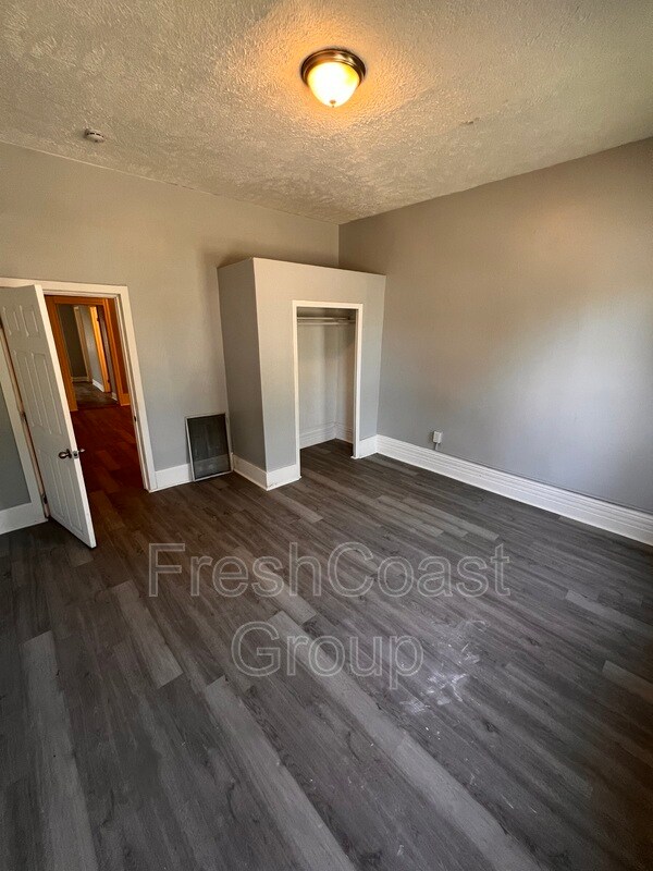 Foto del edificio - 3318 W 30th St