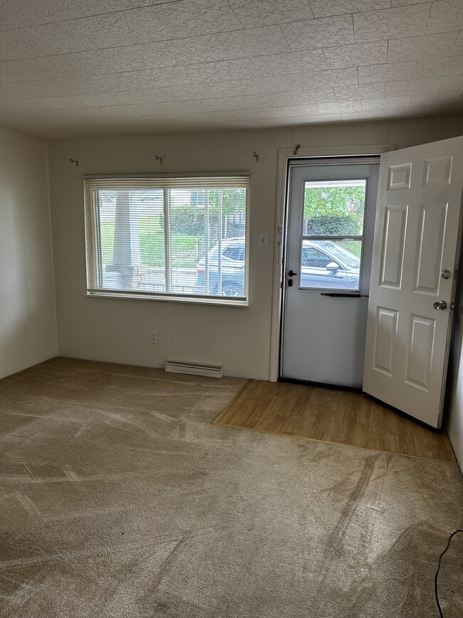 Living room - 123 Hickory St